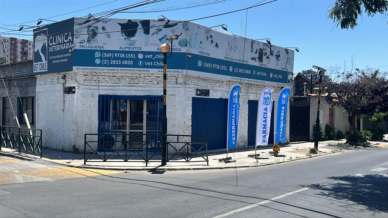 Fachada y entrada de Vet Chile en Paulina 6419, La Cisterna